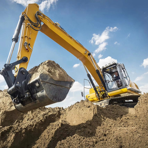 รถขุดอเนกประสงค์สีเหลือง 3 ตัน พร้อมระบบหมุนได้ 360 องศา และรางยาง สำหรับการบำรุงรักษาโครงสร้างพื้นฐานในเมือง - Product Image 1