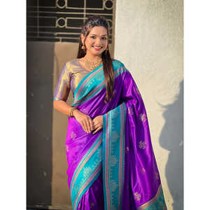 ผ้าไหมสีม่วงเนื้อนุ่มแบบดั้งเดิม ทอแบบซารี พร้อมลายปักแบบซารี สำหรับงานแต่งงาน น้ำหนัก 650 กรัม - Product Image 5