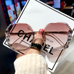 Lunettes de soleil carrées tendance 2025 de haute qualité, monture épaisse, style rétro classique, protection UV400, avec diamants, pour hommes et femmes - Product Image 4