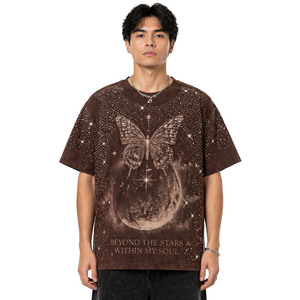เสื้อยืดผู้ชายทรงโอเวอร์ไซส์ลายกราฟิกสีน้ำตาลวินเทจ ล้างสีแบบแอซิดวอช ผ้าคอตตอนหนา 100% ประดับมูนริ้นสโตนสุดเทรนดี้ รับผลิตแบบ OEM - Product Image 1