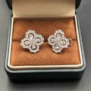 Boucles d'oreilles en argent 925 avec diamants de laboratoire, forme fleur à quatre pétales, pour femme, luxe léger haut de gamme, polyvalentes, bijoux clous floraux élégants - Product Image 6