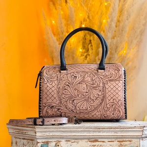 Bolso de Mano de Cuero Genuino Venus Leathers, Bolso de Viaje Ligero con Cierre de Cremallera para Mujeres y Niñas, 45-55cm - Product Image 1