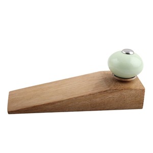 Perchas de Madera Premium para Armarios de Hoteles de Lujo con Marca Personalizada - Product Image 1
