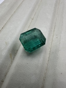 Piedra Preciosa de Esmeralda Natural, Corte Esmeralda, Verde, Suelta, 8.58 Quilates, Tamaño de Anillo - Product Image 3