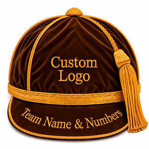 Gorra Ceremonial Formal de Terciopelo Bordada en 3D Personalizada, Estilo Inglés, Borde Dorado Marrón, Nombre y Números del Equipo, 56-58CM, Unisex para Adultos - Product Image 1