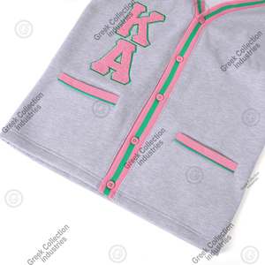 เสื้อคาร์ดิแกนสีเทา ชมพู เขียว ของชมรมหญิงอัลฟ่า AKA  คอวี แขนยาว สไตล์พรีปปี้ ปักอักษรกรีกด้วยไหมเชนีล - Product Image 3