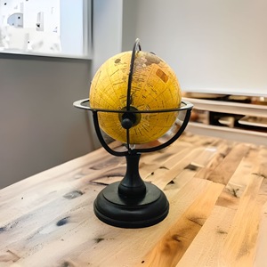 Globo Terráqueo Decorativo Amarillo de la Serie Art Deco, Globo Giratorio de Metal Hecho a Mano para Escritorio y Oficina - Product Image 1