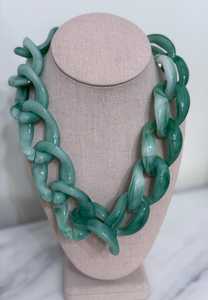 Collier à maillons épais en résine, imitation turquoise et jade, collier statement marbré pour l'automne - Product Image 5