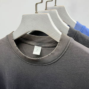 Camiseta con diseño único y efecto desgastado por el sol, de alta calidad, a precio de mayorista, en venta. - Product Image 3