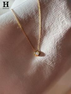 Pendentif solitaire élégant serti de diamants, or 14 carats, collier minimaliste avec diamant rond pour femme, bijoux fins pour tous les jours - Product Image 1