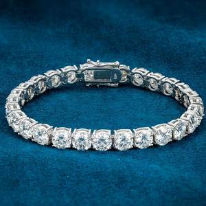 Bracelet de luxe en argent avec diamants pour homme, coupe ronde, style classique, bijou affirmé - Product Image 2