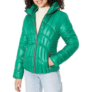 Veste d'hiver pour femme de qualité supérieure, personnalisée, respirante, écologique, à séchage rapide, avec fermeture éclair, capuche, logo, design haut de gamme, en coton et nylon matelassé - Product Image 1