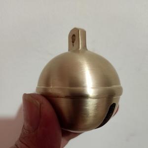 Campanas de Navidad de latón grandes y redondas con diseño de vaca, caballo, oveja y trineo, para colgar - Product Image 6