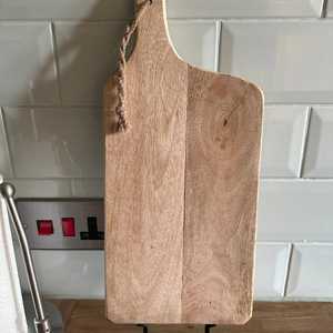 Planche à découper en bois avec corde de suspension, finition mate, écologique, 100% naturelle, facile à nettoyer, minimaliste, légère, pour le camping et les fêtes - Product Image 5