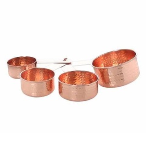 Juego de Tazas Medidoras de Latón Martillado Hechas a Mano con Mango de Madera para Cocina Profesional, Repostería, Restaurantes y Uso Doméstico - Product Image 1