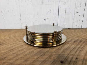 Dessous de verre de forme ronde au design moderne en acier, parfait pour les ustensiles de cuisine élégants et les accessoires pour le thé et le vin, à des prix raisonnables - Product Image 6