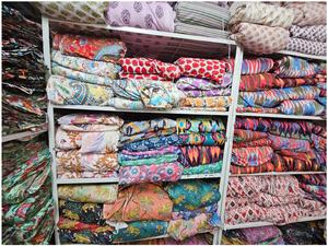 Tissu en coton imprimé numériquement à la main, 100 % traditionnel, idéal pour la vente en gros, utilisations multiples - Product Image 3