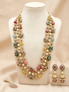 Conjunto de Collar de Perlas y Piedras Preciosas Multicolor de 3 Capas de Lujo, Aretes Jhumka, Chapado en Oro, Estilo Bohemio, Geométrico, Tradicional Indio - Product Image 4