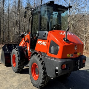 Chargeuse sur pneus Kubota, construction haut de gamme, efficace, forte capacité de charge, design compact, pour l'agriculture, la construction et la manutention de matériaux. - Product Image 5