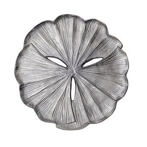 Plateau de service élégant en aluminium avec poignée à motif floral moderne, fait main, best-seller, plateau classique et stylé - Product Image 1