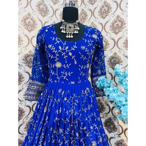 TRAVAIL DE BRODERIE LOURDE ET ROBE LONGUE À MANCHES COMPLÈTES AVEC FILET PAPILLON DE TRAVAIL DUPATTA PLEINE COUTURE - Product Image 5