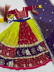 Magnifique Lehenga Choli indien traditionnel rouge, Lehenga Choli pour Navratri, robe Garba, robe Dandiya, tenue de festival, tenue indienne. - Product Image 2