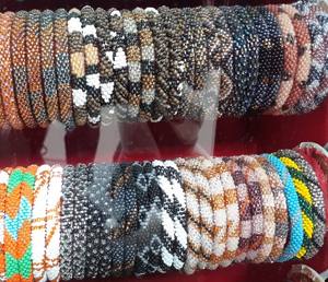 Nuevas Pulseras de Cuentas de Colores Clásicas de Primavera para Hombre - Product Image 1