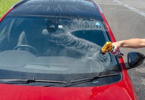 Repelente de Agua para Vidrios de Auto Soft99 Clear-Finish de Calidad Premium, Botellas de Recarga de 300ml para Mantenimiento del Repelente de Agua para Vidrios de Auto - Product Image 6