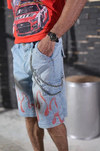 Shorts Bermuda en jean délavé bleu clair pour homme, motif flamme rouge peint, patchwork, déchiré, taille mi-haute, avec chaîne métallique décorative, décontracté, 100% - Product Image 5