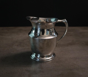 Jarra de Agua de Acero Inoxidable con Logotipo Personalizado, Acabado Brillante para el Hogar, Cocina o Mesa - Product Image 3