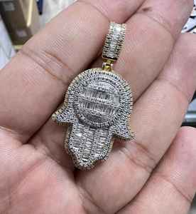 จี้เพชรรูปมือฮัมซา ทรงกลมเจียระไนแบบบริลเลียนท์ มอยส์ซาไนต์ เงินแท้ 925 ของขวัญ เครื่องประดับอัญมณีชั้นดี - Product Image 1