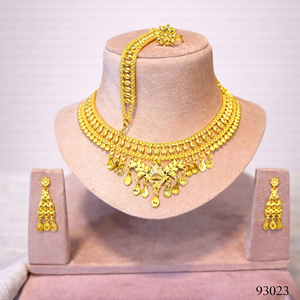 ชุดเครื่องประดับสำหรับงานแต่งงานของผู้หญิงจาก MOLL JEWELLERS ทำจากโลหะผสมเคลือบทอง 24 กะรัต ประดับด้วยเพทาย ดีไซน์ทันสมัย ประกอบด้วยสร้อยคอ ต่างหู และแหวน รุ่นหรูหราแบบสามชิ้น - Product Image 1