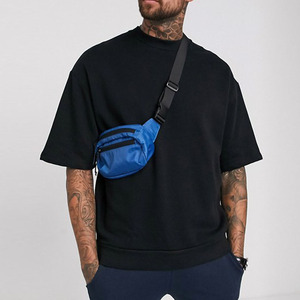 เสื้อยืดคอกลมแขนสั้นสีดำล้วนสำหรับผู้ชาย ทรงปกติ ผ้าเจอร์ซีย์คอตตอนลำลอง - Product Image 4