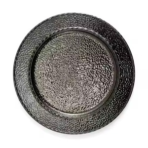 Assiette de présentation rustique en fer pour une mise en scène de table saisonnière et quotidienne - Product Image 2