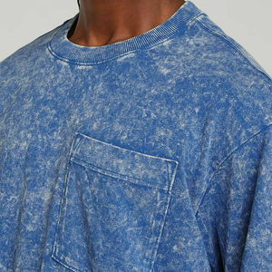 Camiseta con efecto acid wash para hombre, sostenible y cómoda, de tela suave y secado rápido, con logotipo y talla personalizados. - Product Image 6