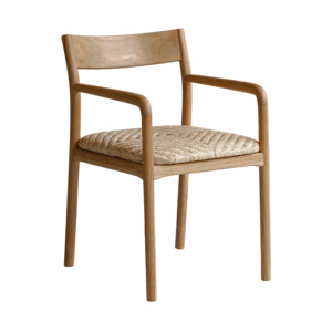 Silla de comedor Torin de Pure Salt Interiors con estructura de madera de teca natural y asiento de mimbre sintético en madera natural - Product Image 4