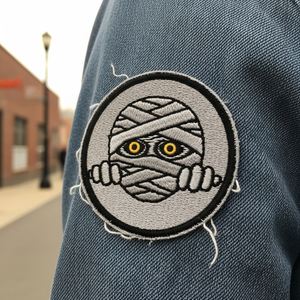 Parche Termoadhesivo Personalizado de Cuernos de Diablo Negros, Insignia Circular Bordada a Máquina, Aplique de Cabeza de Demonio Punk Gótico para Chaquetas y Ropa - Product Image 3