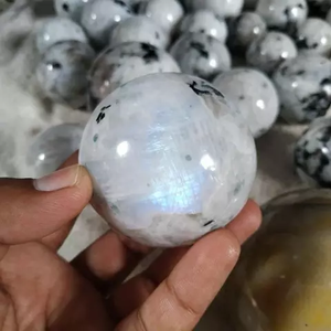 Esfera de Piedra Lunar Arcoíris Natural Pulida con Inclusiones de Turmalina Negra para Decoración del Hogar y Meditación - Product Image 3