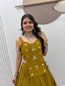 Conjunto de Kurti Amarillo Bordado en Georgette con Lehenga Plisada, Vestido Étnico para Mujer, para Bodas, Fiestas y Festivales - Product Image 2