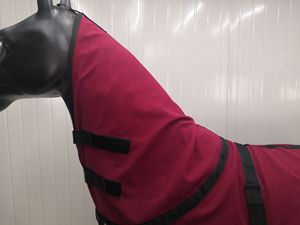 Couverture de cheval noire pour l'extérieur avec col standard, rabat de queue moyen, 2 sangles de jambe, en tissu Oxford, toutes saisons - Product Image 6