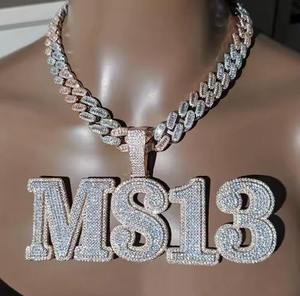 Colgante de Letra Grande Personalizado de Moda con Cadena Cubana de Dos Tonos, Joyería Hip Hop Personalizada para Hombre, Regalo para Él o para Eventos de Graduación - Product Image 6