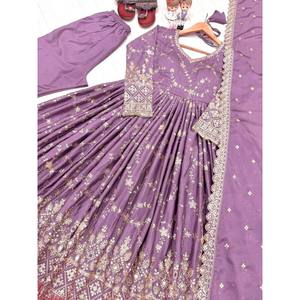 Robe Anarkali de créateur avec dupatta et bas pour les tenues de soirée - Product Image 3
