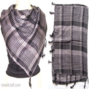 ผ้าพันคอไหมพรมลายแจ็คการ์ดสไตล์ซัมเมอร์สแควร์ แต่งพู่ลายตารางทวิล ให้สัมผัสนุ่มสบายและเป็นเครื่องประดับที่มีสไตล์ - Product Image 2