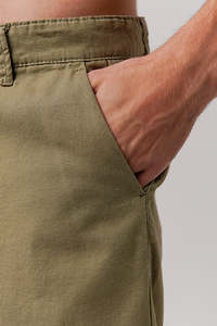 Pantalones Cortos Bermuda Verde Oliva para Hombre, Cintura Media, Cierre de Botones, Casuales, Tejido Sólido de Algodón - Product Image 5