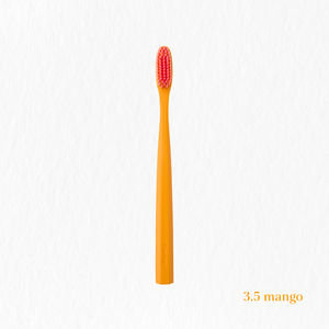 Cepillo de Dientes Coreano Smize Extra Suave con Cerdas de Grafeno Antibacterianas, Tamaño de Viaje, Ergonómico - Product Image 3