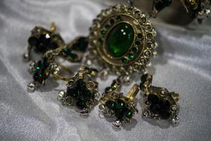 Magnifique bracelet à pampilles avec pièces afghanes, orné de plusieurs rangs de pièces et de délicates chaînes à maillons pour un style tribal spectaculaire. - Product Image 6