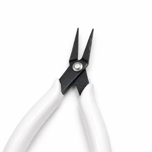 Alicates de Punta Fina de Acero Inoxidable Industrial de Alta Calidad con Empuñadura Blanca y Negra para Joyería, Manualidades y Cirugía INTENSE SURGICAL - Product Image 4