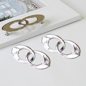 Precio de Fabricante: Tiradores Modernos de Aleación de Zinc Entrelazados para Muebles de Lujo, Manijas para Gabinetes de Cocina y Baño - Product Image 5