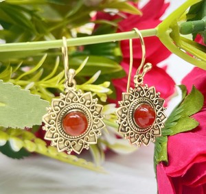 Pendientes de Cornalina al por Mayor, Estilo Vintage, Latón Chapado en Oro, Diseño Floral Colgante, Pendientes de Moda - Product Image 2
