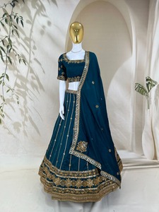 Conjunto de Lehenga Choli Bordado en Verde, Traje Tradicional Indio para Bodas, para Mujer - Product Image 4